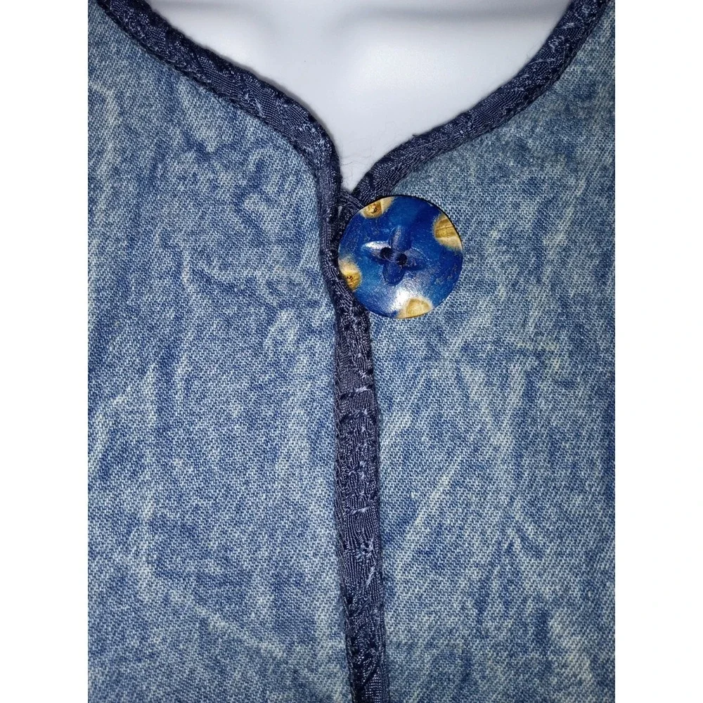 Vintage Acid Wash‎ Denim Floral Embroidered Button Front Jacket Light Blue Boho